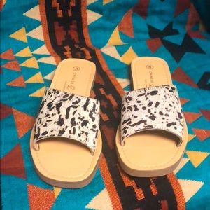 Chinese Laundry Cow Hideon Moonshine Sandals 7.5 8
